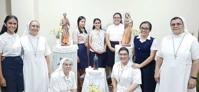 Paraguay / Argentina : Aspirants, postulants et communauté