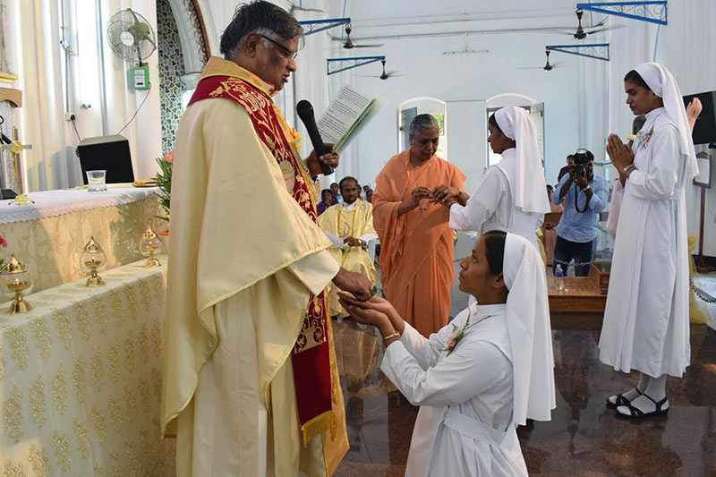Irs. Leema, Teena e Sophia durante a cerimónia da profissão perpétua - India do Sul